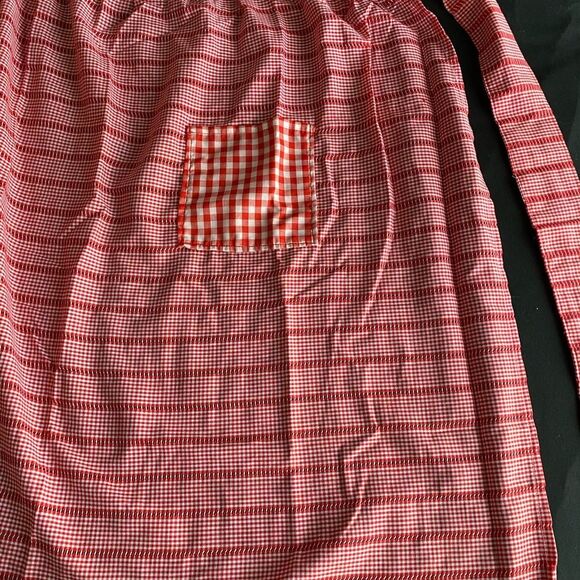 Handmade Red Gingham Apron with Pocket, Retro, Vintage Kitchen Wear OF-11 - Picture 8 of 11